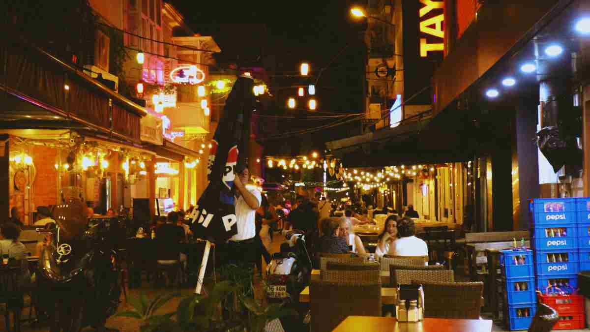 Solo Vibrant Nightlife